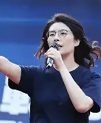 郑钦文至今英超出牌最多球迷热议(郑钦文与萨巴伦卡的历史对决有何看点)